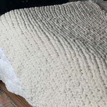 Load image into Gallery viewer, Chunky Knit Blanket Large
