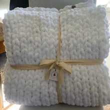 Load image into Gallery viewer, Chunky Knit Blanket Large
